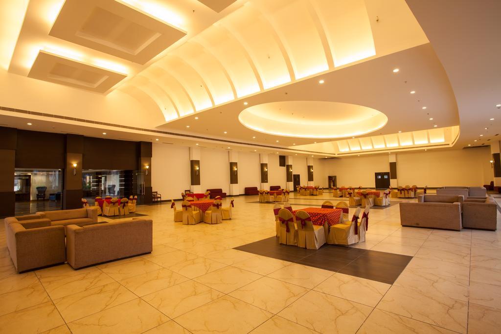 Hotel Velvet Clarks Exotica Zirakpur Exterior foto
