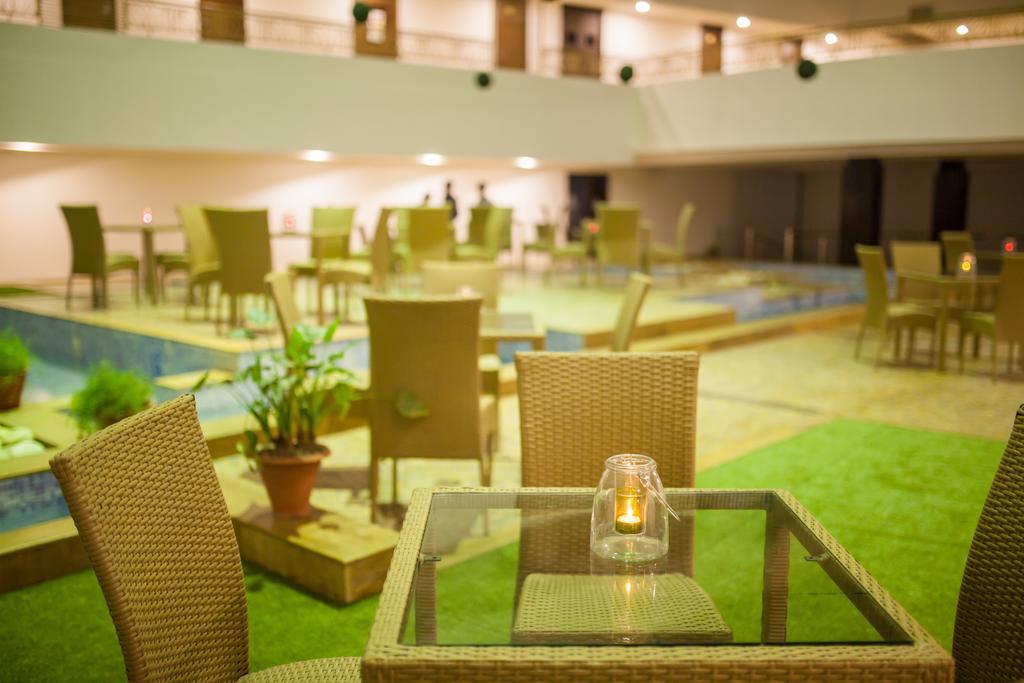 Hotel Velvet Clarks Exotica Zirakpur Exterior foto