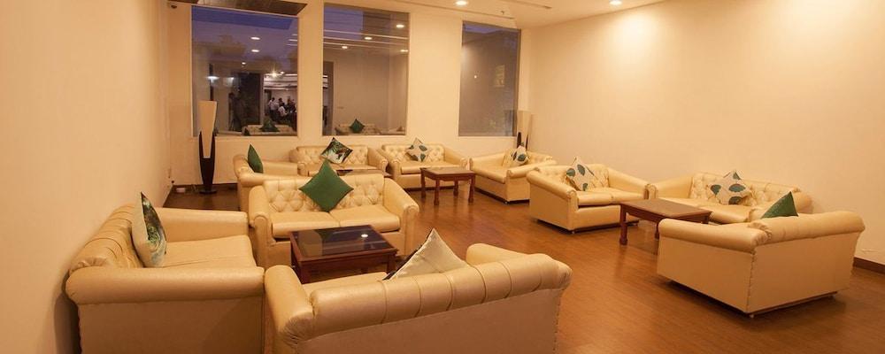 Hotel Velvet Clarks Exotica Zirakpur Exterior foto
