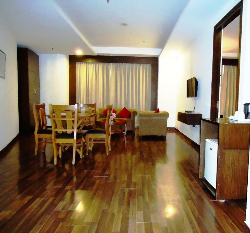 Hotel Velvet Clarks Exotica Zirakpur Exterior foto